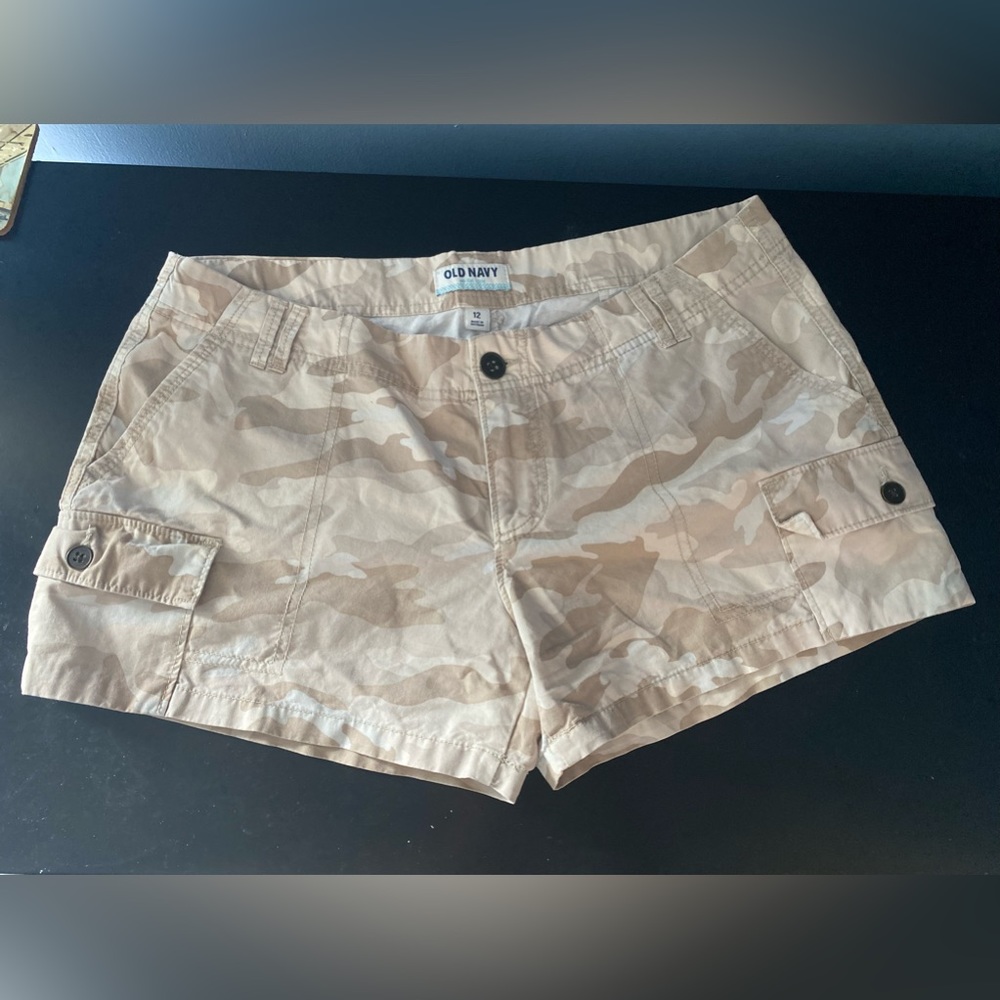 Old navy cameo khaki shorts